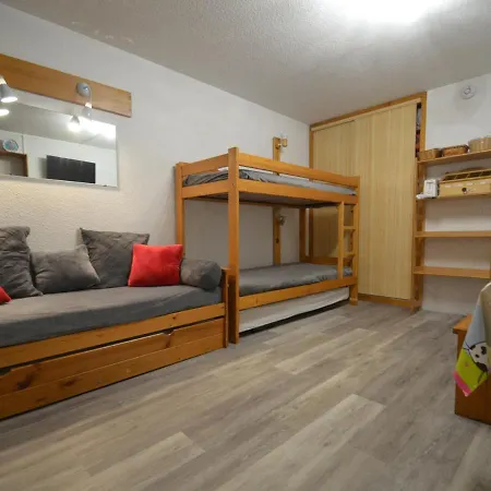 Pour 4 Personnes Avec Balcon Sud, Au Pied Des Pistes, Centre Des Menuires - Fr-1-452-99