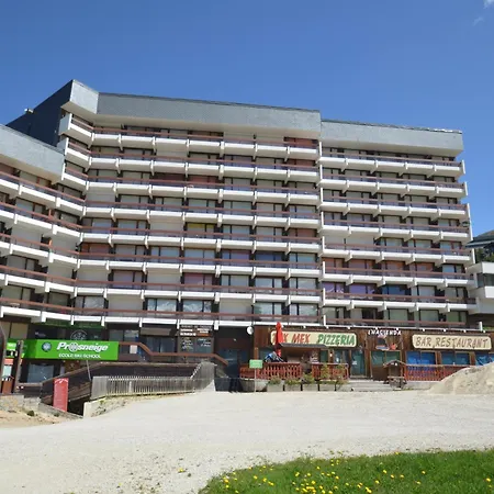 Lägenhet Pour 4 Personnes Avec Balcon Sud, Au Pied Des Pistes, Centre Des Menuires - Fr-1-452-99 *